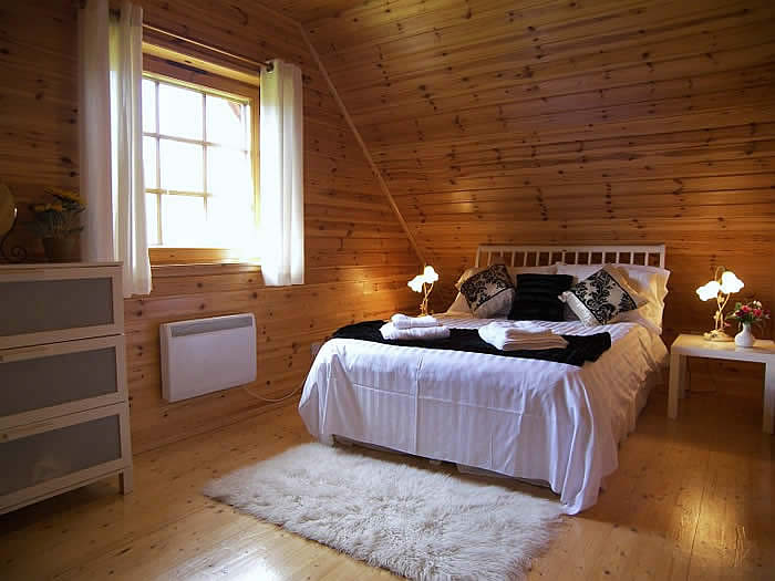 Trossachs Self Catering Lodges | A choice of Luxury Lodges sleeping 4 and 6, Hot Tub Facility, Childrens Play Area, Restaurant Cafe on site, Go Ape close by