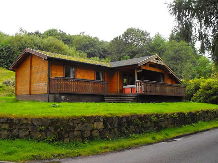 Log cabins in scotland with hot tub sleeps 8