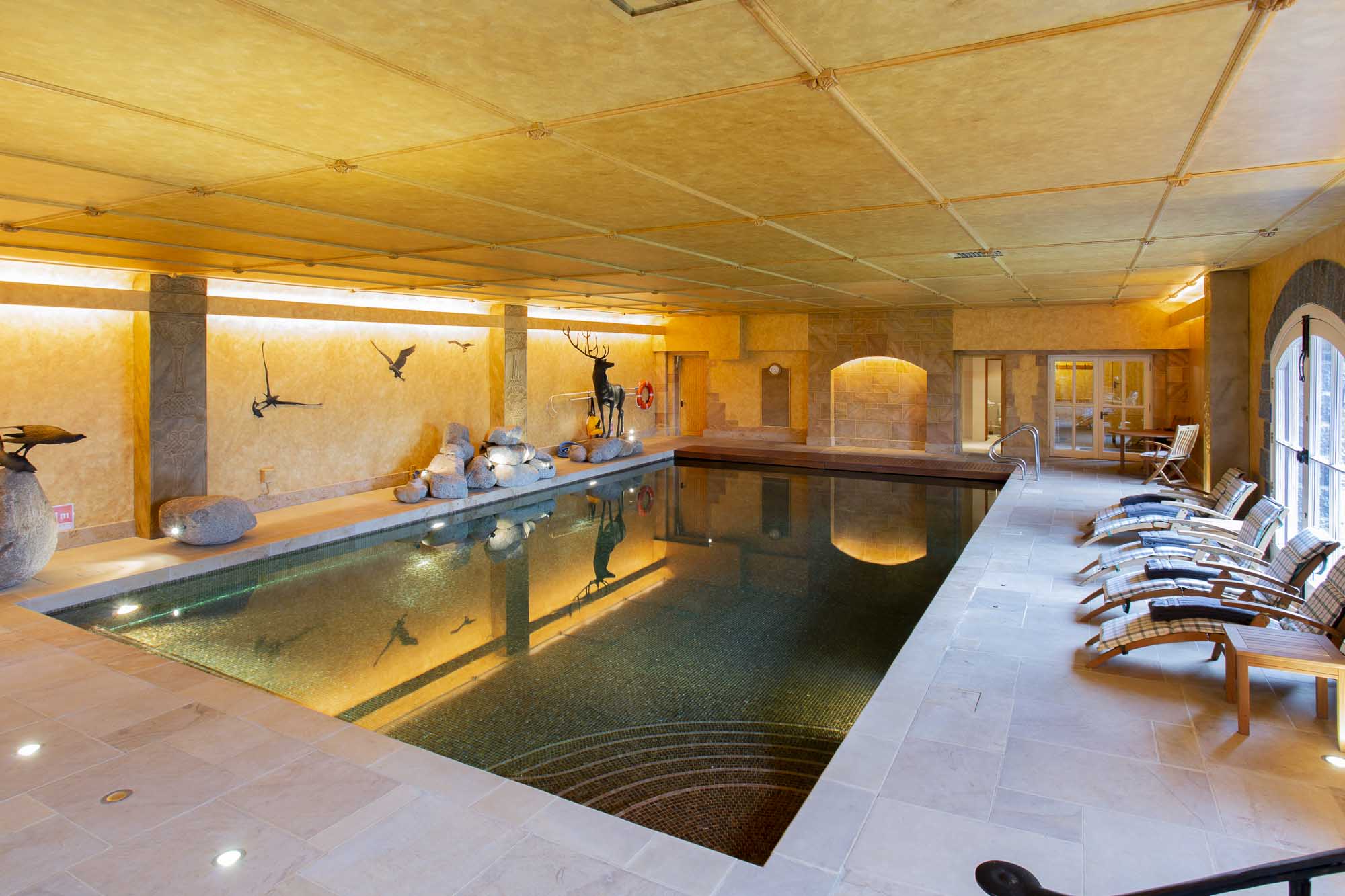 Large Highland Lodge Luxury With Swimming Pool