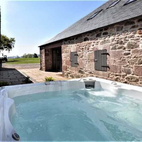 Remote Cairngorms Holiday Cottage with Hot Tub