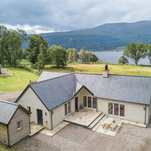 Highland Lochside Hideaway Cottage