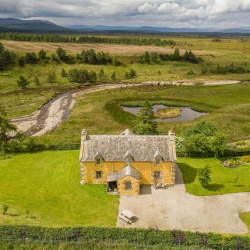 Cairngorm Highland Estate Holiday Cottage