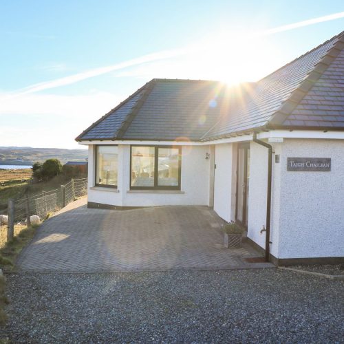 Hebrides Island Lochside Holiday Cottage