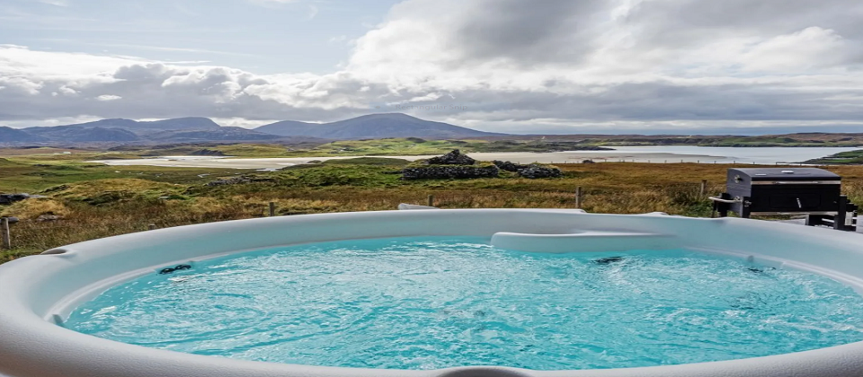 Hebrides Wilderness Beach Retreat Lodge